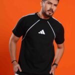 Men Solid Round Neck Black T-Shirt - Black