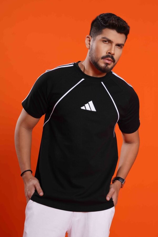 Men Solid Round Neck Black T-Shirt